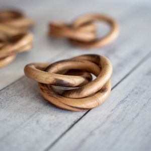 Porte-serviettes en bois pour une décoration de table de luxe, rehaussant la présentation avec l'élégance du bois naturel - Product Image 1
