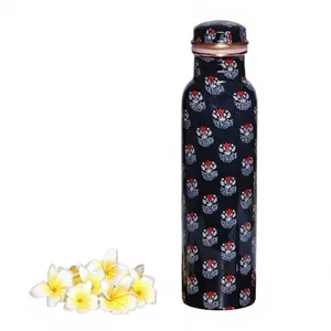 Ensemble de bouteilles d'eau en cuivre pur imprimées d'un oiseau grue en vol bleu sarcelle profond avec deux verres isothermes assortis - Product Image 2