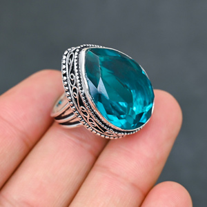 Anillo de Topacio Azul Moderno y Elegante, Corte Pera, Engaste en Bisel, Plata de Ley 925, Joyería Hecha a Mano - Product Image 1