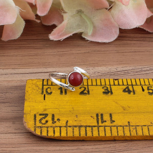 Anillo de Plata de Ley con Coral Rojo Natural, Anillo Clásico y Delicado para Boda o Piedra de Nacimiento, Joyería Minimalista con Gema Tallada - Product Image 2