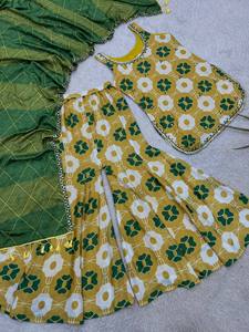 Nueva Colección de Moda: Conjunto de 3 Piezas Reversible con Top Elegante, Pantalones Plazzo y Hermosa Dupatta para Fiestas, Bodas y Diwali en Seda Chinon - Product Image 5