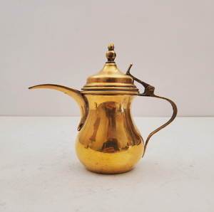 Cafetera turca dorada con diseño floral y mango de madera disponible a precio de fábrica directo al por mayor para preparar y servir café - Product Image 5