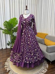Ensemble Lehenga en Soie Brodé Violet avec Dupatta, Motifs Floraux et Sequins, Tenue Ethnique pour Mariage et Fêtes pour Femmes - Product Image 3