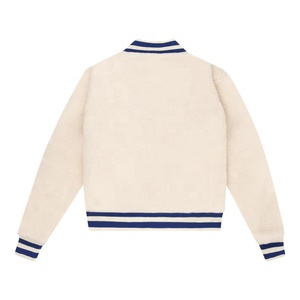 Veste universitaire d'hiver en tissu sherpa, sur mesure, pour femmes, style bomber, avec broderie, style old school, veste universitaire de baseball - Product Image 2