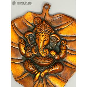 Tenture murale en laiton de 8 pouces faite à la main de bébé Ganesha sur feuille de Pipal fabriquée en Inde pour les cadeaux - Product Image 3
