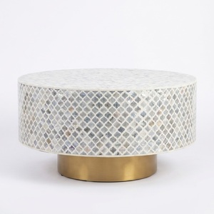 Table basse marocaine artisanale en os incrusté, table centrale ronde de luxe avec base en laiton doré pour salon, en promotion - Product Image 1