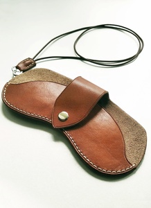 Étui à lunettes en cuir Crazy Horse personnalisé Lunettes de soleil simples Protection suspendue personnalisable Étui de protection luxueux pour lunettes - Product Image 3