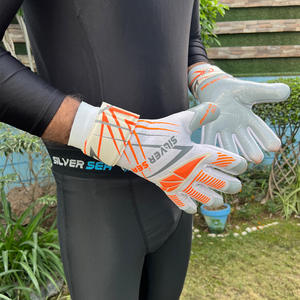 Gants de gardien de but SILVER SEA SPORTS sur mesure, haute qualité, en latex allemand, respirants, antidérapants, avec protection des doigts. - Product Image 4