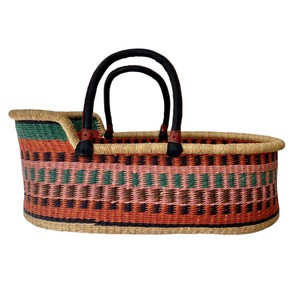 Panier à langer artisanal en jonc de mer noir et blanc à motif pied-de-poule, accompagné d'un panier à langer pour enfant en rotin et de poignées roses - Product Image 4