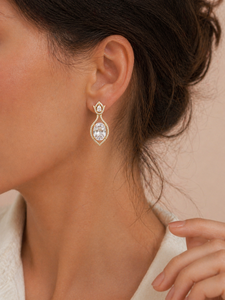 Boucles d'oreilles pendantes classiques en or 18 carats plaqué or, serties de diamants ovales et de perles d'eau douce, pour femme, bijoux de mariage, sertissage à griffes - Product Image 1