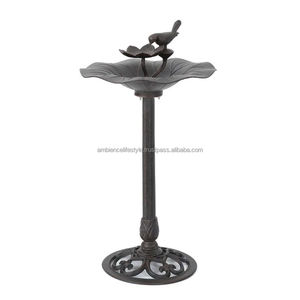 Bain d'oiseaux classique en métal pour jardin, patio, design élégant, base robuste, attirant les oiseaux, avec bassin de rétention d'eau. - Product Image 4