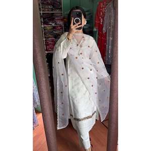 Conjunto de ropa de fiesta para mujer de diseñador Estilo elegante Top Pant Dupatta - Product Image 1