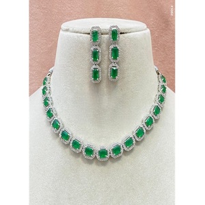 Parure Collier et Boucles d'Oreilles Tendance en Laiton Plaqué Argent avec Zircon de Qualité Supérieure, Idéale pour Mariages et Soirées, Cadeau Parfait pour Femme - Product Image 2