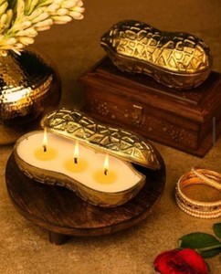 Bougie de table en forme d'arachide avec finition dorée, moderne, faite à la main, élégante, pour la décoration de table, de la maison, de mariage ou de fête - Product Image 2