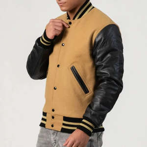 Veste varsity pour homme en tissu beige avec manches en cuir noir, col rabattu, fermeture à boutons, vêtement décontracté pour l'automne - Product Image 5