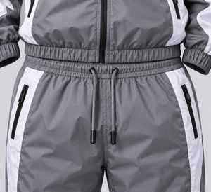 Conjunto de Chaqueta y Pantalones Cortavientos de Nailon para Hombre de Alta Calidad con Diseño OEM, Logotipo Personalizado Serigrafiado y Forro de Malla, Trajes Deportivos Personalizados - Product Image 4