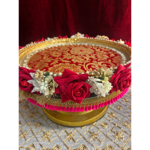 ถาดงานแต่งงานลายดอกไม้ทำมือสำหรับพิธีฮัลดีและเมเฮนดี - ถาดตกแต่งสำหรับงานเฉลิมฉลองพร้อมดอกกุหลาบสด - ถาดของขวัญสำหรับเจ้าสาว - Product Image 4