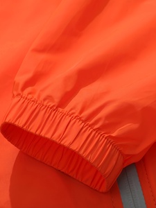 Chaqueta Softshell Naranja para Hombre, Tejida, Sólida, Impermeable, Cortavientos, con Capucha, Cierre de Cremallera, Bolsillos Delanteros, Ligera, Transpirable, para Exteriores - Product Image 4