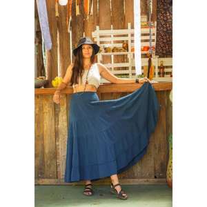 Ensemble deux pièces bohème pour femmes, haut court blanc et jupe longue bleue taille haute, tenue décontractée d'été pour la plage - Product Image 1