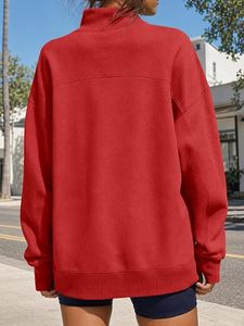 Sudadera Oversize Roja Personalizada con Cuello Alto, de Felpa de Algodón Grueso, con Dobladillo Dividido, Estilo Casual Urbano con Logotipo Personalizado - Product Image 3