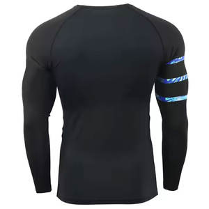 Camiseta de compresión Rash Guard para hombre, de secado rápido y tela elástica, para entrenamiento de MMA y gimnasio. - Product Image 2