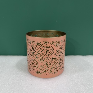 Support de bougie cylindrique en fer avec motif floral gravé, résistant à la chaleur, moderne, de haute qualité, décoration d'intérieur - Product Image 1