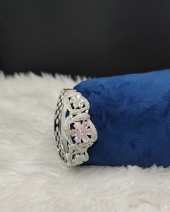 Bracelet ouvrable en forme de poire avec motif floral et diamants AD, en cristal brillant, pour femme, bijoux de mode raffinés pour mariée traditionnelle - Product Image 2