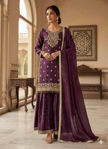 Ensemble haut de gamme Sharara Dupatta GMY en soie avec broderie de sequins - Product Image 4