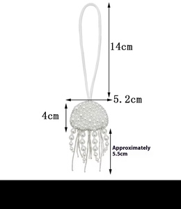 พวงกุญแจแมงกะพรุนสีเหลือง งานแฮนด์เมดสไตล์วินเทจ ประดับคริสตัลหลากสีสัน ตัวอักษรภาษาอังกฤษแบบเรียงต่อกัน พร้อมสายคล้องข้อมือ - Product Image 4