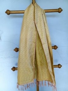 Chal de seda ligero Gilded Willow con borlas - Product Image 2