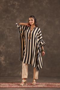 Caftán a Rayas Blancas y Negras - Product Image 4