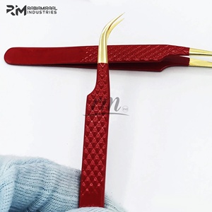 Pince à épiler de précision en acier inoxydable rouge RABIAMIRAAL INDUSTRIES avec pointes dorées pour extensions de cils, couleur rouge poudré - Product Image 4