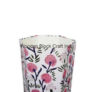 ถังขยะไม้หกเหลี่ยมแบบเปิดด้านบน ทำมือ เป็นมิตรกับสิ่งแวดล้อม ฝาปิดแบบม้วน ลายเรขาคณิต ใช้ได้ทั้งภายในและภายนอกอาคาร มีสินค้าพร้อมส่ง - Product Image 4