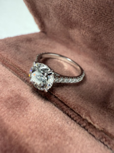Bague de fiançailles solitaire pour femme, diamant de laboratoire rond de 3 carats, or jaune 14 carats, polissage haute brillance, pour mariage. - Product Image 6