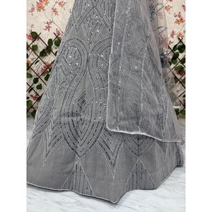 Diseñador Lehenga Choli con hermoso trabajo de bordado para vestidos de fiesta - Product Image 3