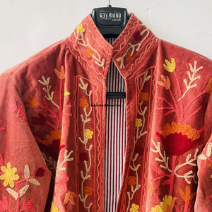 Chaqueta Bomber Reversible de Invierno de Algodón Suzani Hecha a Mano en India, con Patrón Floral Bordado a Mano, Cuello Alto Regular, Unisex - Product Image 2