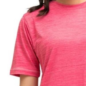 Camiseta de manga corta rosa para mujer, cuello redondo, dobladillo curvo, ajuste relajado informal, top básico para el día a día, camiseta ligera de moda de verano para mujer - Product Image 3