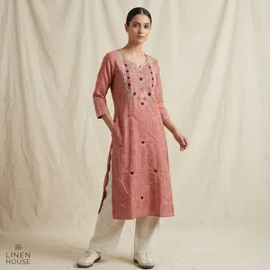 Kurti rose en jute et coton pour femme, col en V, brodé, tunique droite, manches trois quarts, détails floraux, tenue décontractée ethnique pour tous les jours - Product Image 5
