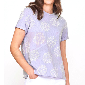 Camiseta de Manga Corta con Cuello Redondo y Estampado Floral Lavanda para Mujer, Corte Regular, Algodón Tejido, Casual, Venta al Por Mayor, Logotipo de Marca Personalizado - Product Image 2