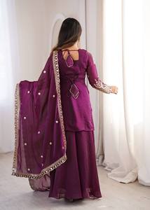 Robe Anarkali en soie brodée violette avec dupatta, tenue de mariage traditionnelle indienne et pakistanaise pour femme, coupe ample, longueur ras du sol - Product Image 5