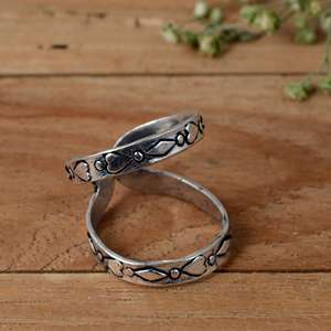 แหวนเงินแท้ 925 ทำมือสำหรับบรรเทาอาการปวดข้อหัวแม่มือ |   เพชรออกซิไดซ์และลายจุดแบบชนเผ่า |   อุปกรณ์พยุงข้อต่อแบบปรับได้สำหรับ - Product Image 1