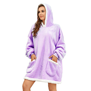 Poncho-couverture à capuche en peluche surdimensionné avec poche, en polaire, pour adulte - Product Image 4
