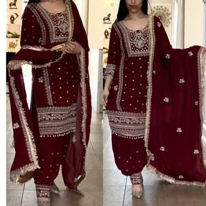 Ensemble ethnique VASTRA COTTAGE en soie naturelle brodée, comprenant un salwar, un farshi et une dupatta, entièrement cousu, idéal pour les fêtes - Product Image 3