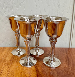 Gobelet à vin médiéval personnalisé fait main, peint à la main, en résine et acier inoxydable, décoration d'intérieur, design médiéval coloré en métal - Product Image 1