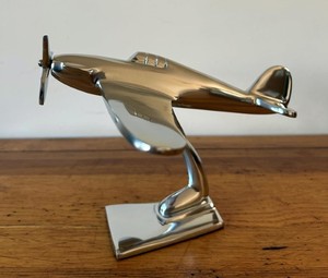 Escultura de Avión Hawker Hurricane de Aluminio Plateado, Artesanía Metálica Art Deco, Modelo de Avión Vintage para Escritorio, Hogar u Oficina - Product Image 2