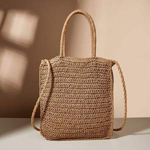 Présentez votre style artisanal unique avec ce magnifique sac en fil naturel, orné de motifs carrés au crochet et d'un corps robuste. - Product Image 2