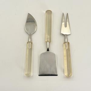 Juego de 3 Cuchillos y Rebanadores de Queso con Mango de Resina Transparente, Acero Inoxidable con Acabado Espejo para Uso en la Cocina y Mesa del Hogar - Product Image 4
