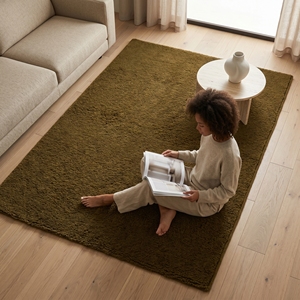 Alfombra de Lana Afelpada Teñida a Mano en Verde Oliva - Product Image 4