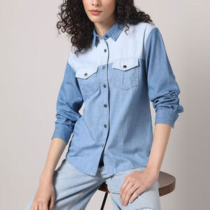 Chemisier en jean décontracté bleu délavé pour femme, qualité supérieure, design élégant, fabrication OEM - Product Image 1