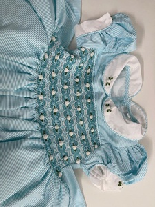 Lindo Vestido Azul Geométrico de Algodón para Niñas, Cuello Peter Pan, Manga Abullonada, Bordado Floral, Largo hasta la Rodilla, Verano - Product Image 3